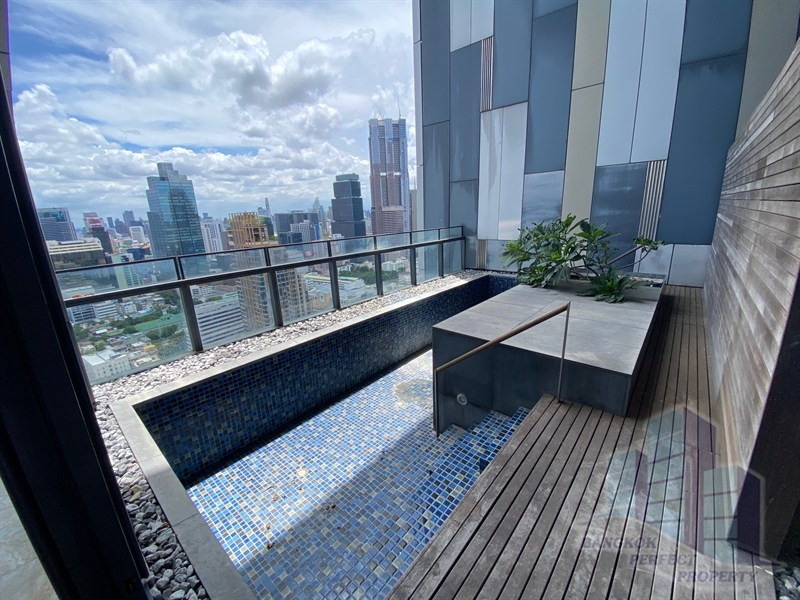 Duplex with Private Pool at The Met, Sathorn For Sale