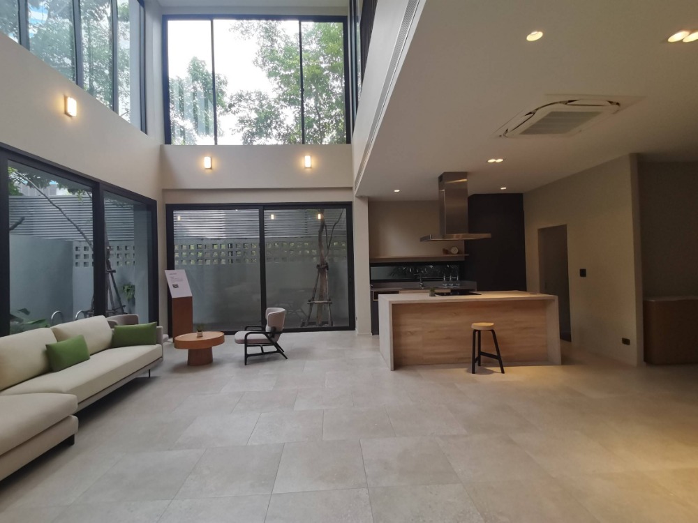 ● Modern Tropical ● บ้านเดี่ยว 3 ชั้น 88.70 ตร.ว. 620 ตร.ม. | 5 ห้องนอน 6 ที่จอดรถ | Baanbaan Vibhavadi 20 (บ้านบ้าน วิภาวดี 20) | ใกล้เซ็นทรัลลาดพร้าว 8 นาที, MRT สถานีลาดพร้าว 6 นาที – รูปที่ 4