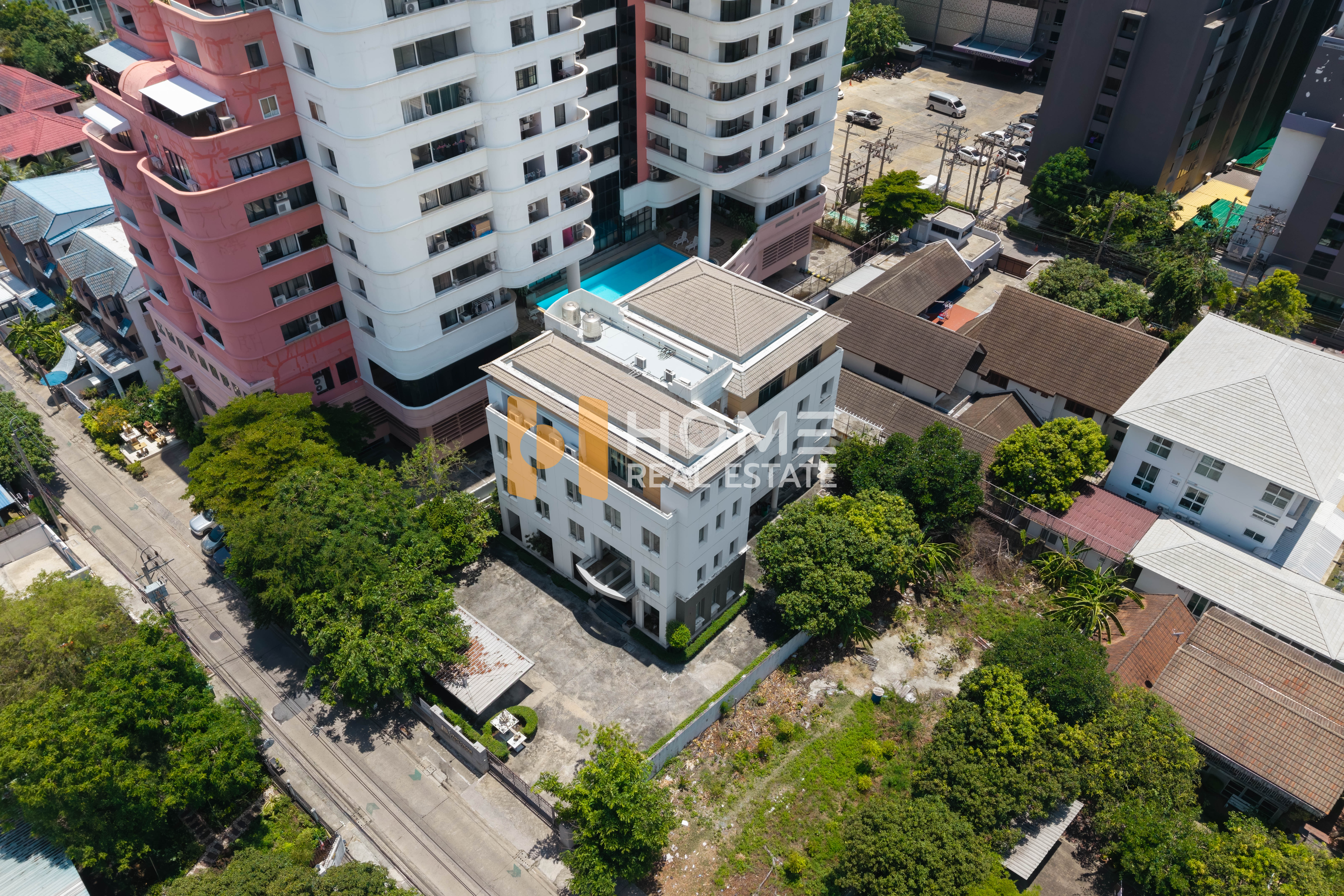 Office with warehouse and parking ✨ Office Building Chaengwattana 13 near BTS Government Center / 3 floors (for sale), Office Building Chaengwattana 13 / 3 Storey (FOR SALE) T539