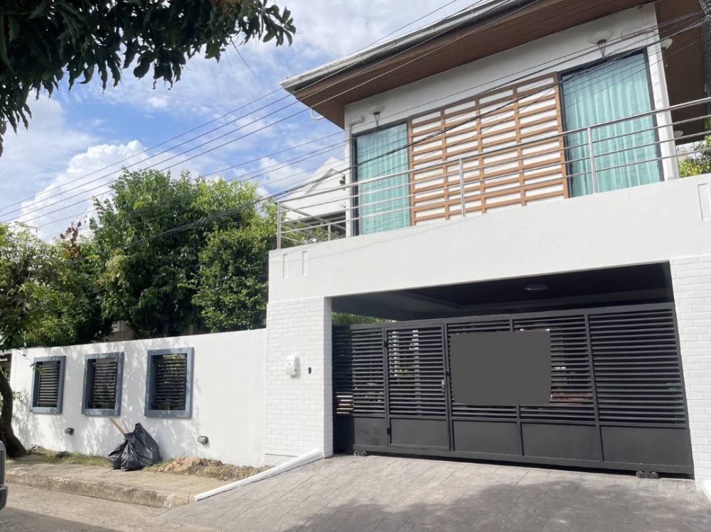 📢👇Urgent sale, very good price, single house, shady atmosphere. Complete with a Thai kitchen and a Western kitchen. Parking for 2 cars. Convenient travel on many routes. Near the expressway, Big C Chaengwattana, Lotus Chaengwattana, The Avenue Chaengwatta