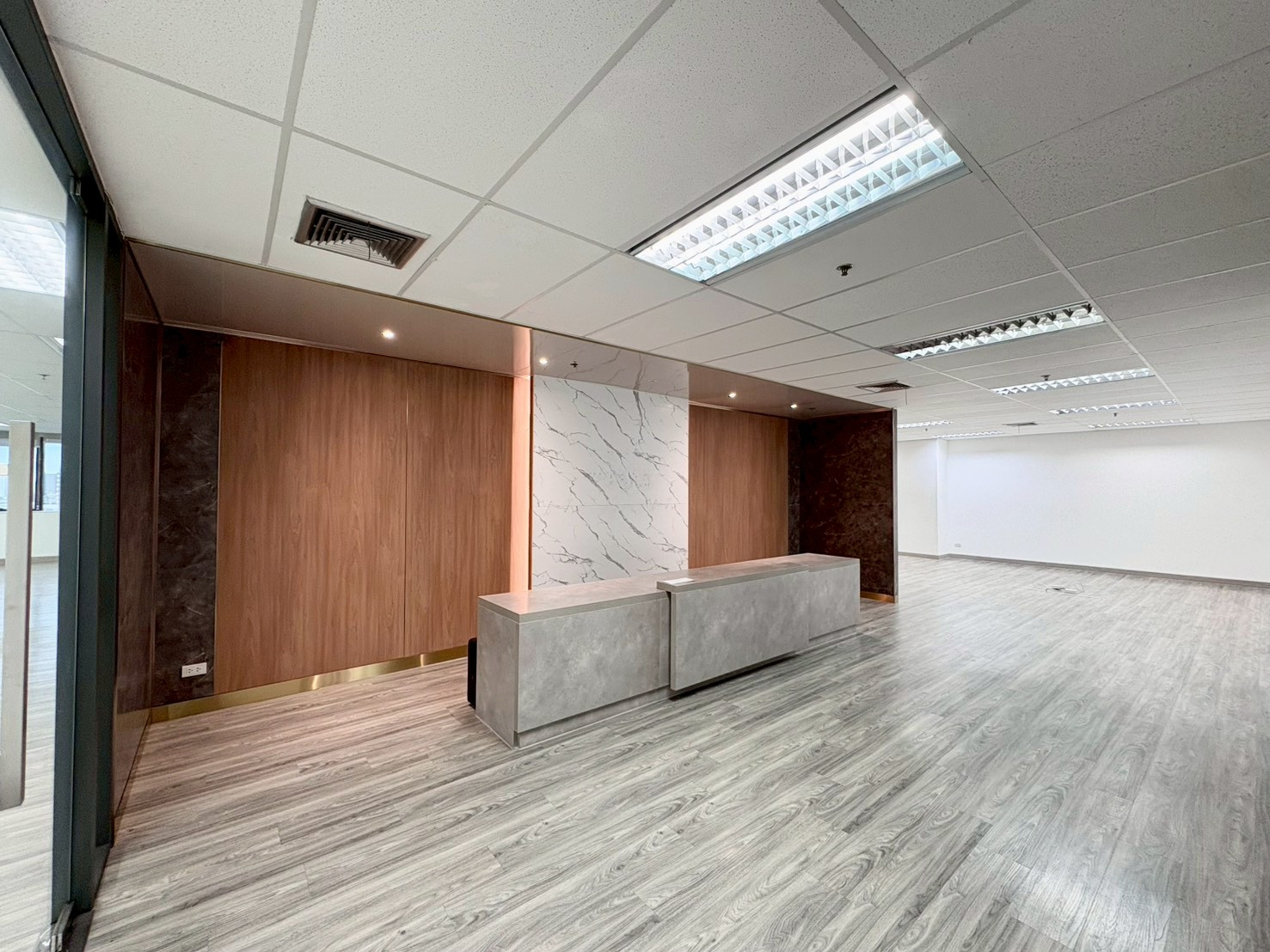 Office for rent, Italthai Tower, 16th floor, size 491.42 sq m. Office for rent, Italthai Tower, 16th floor, size 491.42 sq m.