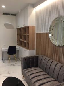 ♦ Rare Unit ♦ B Tower, 25+ Floor, Type A10 | 51.74 sq.m. 1 Bed | Condo skywalk connect to BTS ploenchit and Central Embassy.