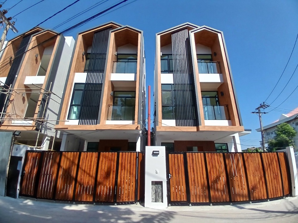 Open a single-detached house project in the city center, business district, house near the expressway, house near the MRT Open a single-detached house project in the city center, business district, house near the expressway, house near the MRT