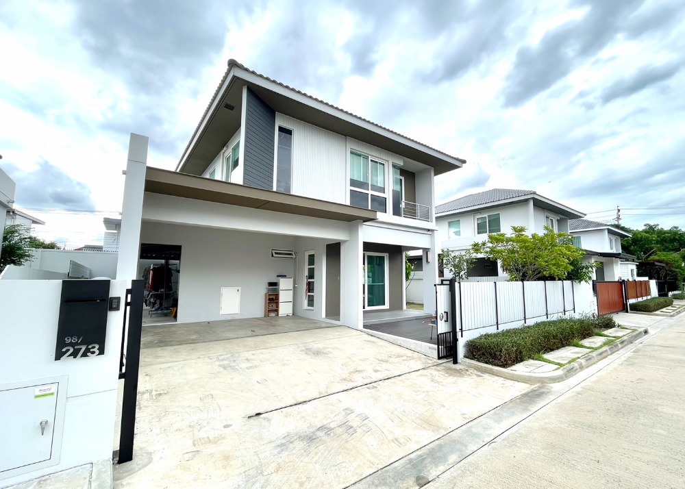 Urgent sale, detached house, Chaiyaphruek Village, Ramintra-Chatuchot Expressway, 3 bedrooms, 2 bathrooms.