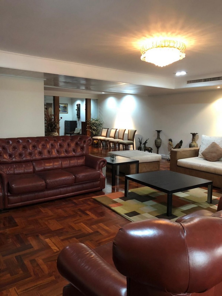 Large 3 bedroom condo For Sale, Soi Sukhumvit 11 Large 3 bedroom condo For Sale, Soi Sukhumvit 11