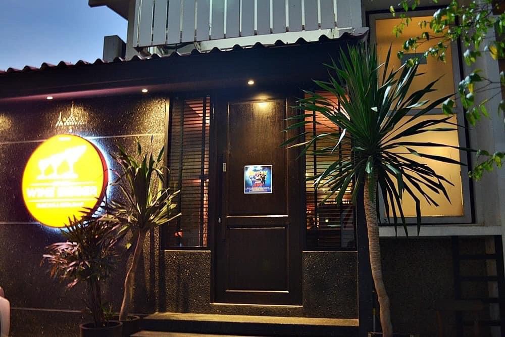 ♦ Single house in the heart of the city ♦ Soi Ekkamai 10 | 35 sq m., 300 sq m. | Near Big C Ekkamai 2 minutes, Major Cineplex 4 minutes.