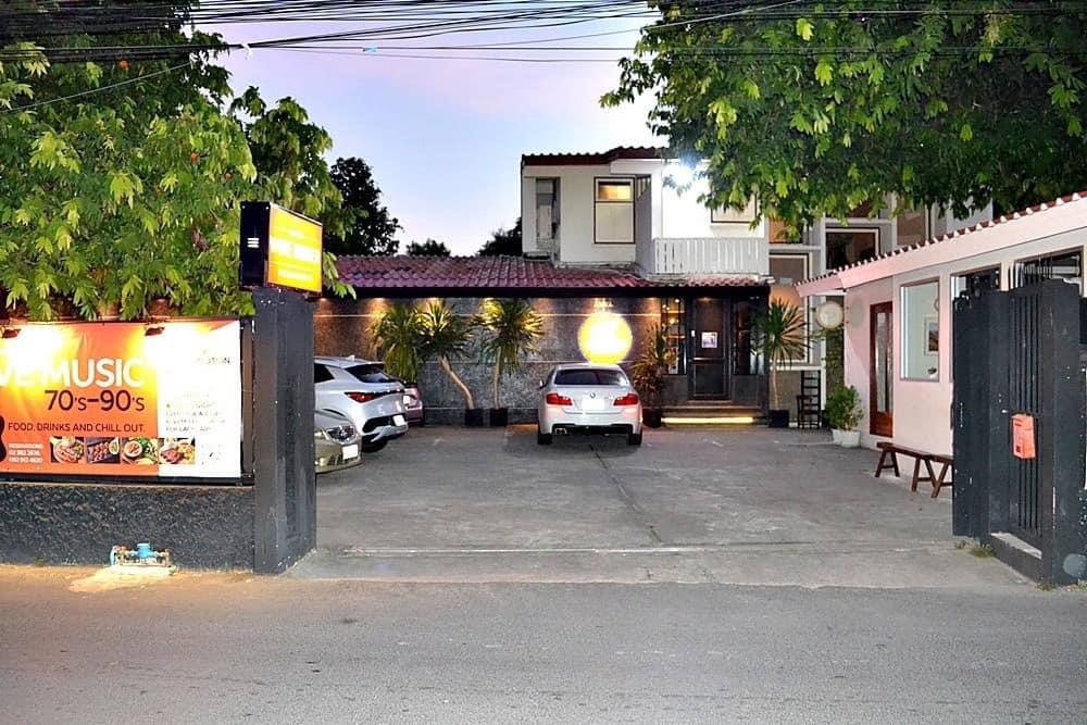 ♦ บ้านเดี่ยวใจกลางเมือง ♦ ซอยเอกมัย 10 | 35 ตร.ว. 300 ตร.ม. | ใกล้บิ๊กซี เอกมัย 2 นาที, เมเจอร์ ซีนีเพล็กซ์  4 นาที – รูปที่ 2