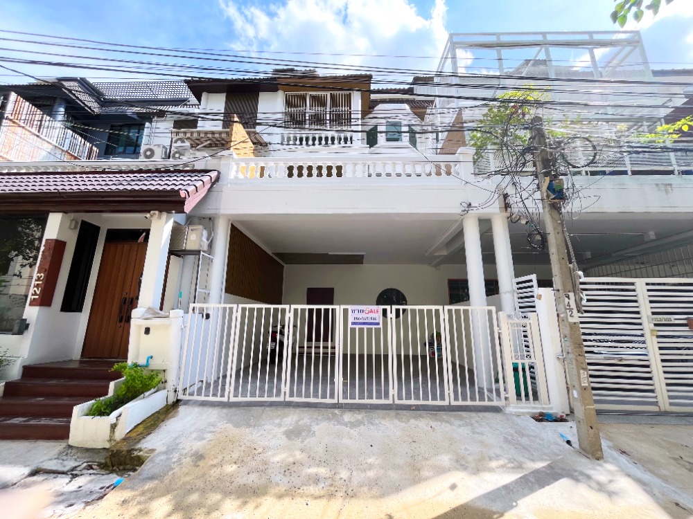 ** Home office for sale 3.5 Stories Townhome, 3.5 floors, location Town in Town #townintown **Newly decorated, ready to move in