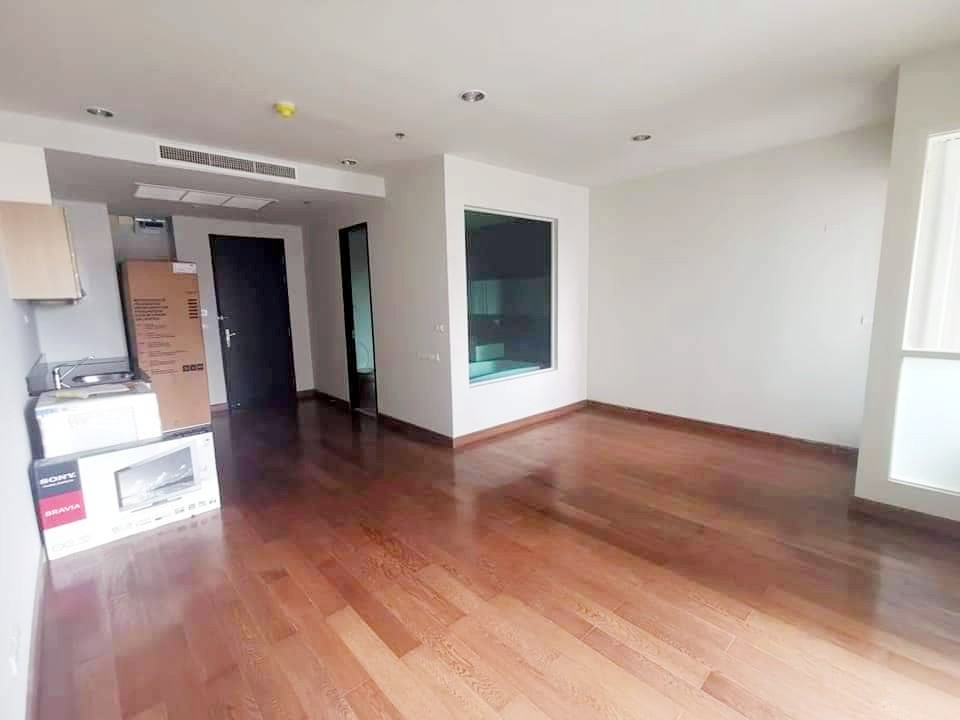 For sale: The Address Chidlom, 42 sqm., 19th floor, empty room, never lived in. For sale: The Address Chidlom, 42 sqm., 19th floor, empty room, never lived in.