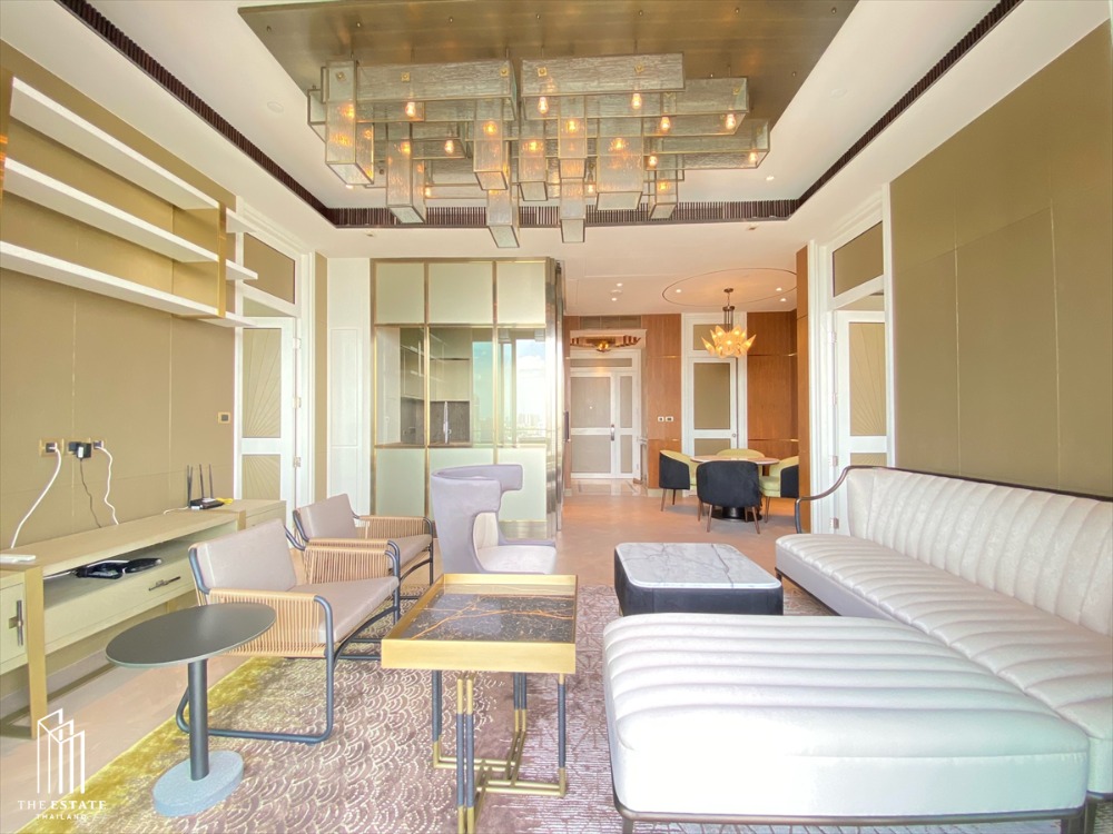 Condo for SALE!! The Residences at Mandarin Oriental The room is very spacious, 128.05 sq m., beautifully decorated, luxurious, has 4 views of the pool, garden view, ICONSIAM view, and river view.