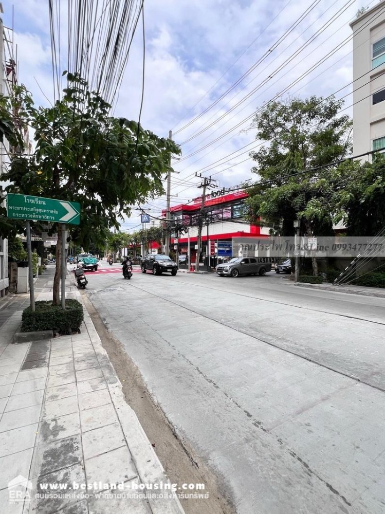 Land for sale in Soi Khun Prasanee Intharaporn Road, Phlapphla Subdistrict, near Pradit Manutham Road Suitable for building a dormitory or apartment. – รูปที่ 3