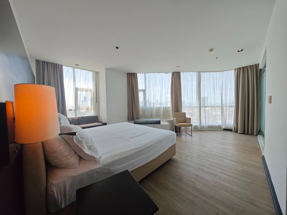 Sathorn Heritage condo, 2 bedrooms, 120 sq m. in the heart of Sathorn, like staying at a hotel. **Common areas shared with 5 star hotels** Sathorn Heritage condo, 2 bedrooms, 120 sq m. in the heart of Sathorn, like staying at a hotel. **Common areas shared with 5 star hotels**