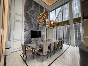 ♦ Luxury style ♦ 35+ Floor, 284 sq.m. | 3 Beds, Nice view | Condo near BTS Phetchaburi 1 min., Srinakharinwirot Univ. 3 mins., Central Rama 9 7 mins., Bangkok Hospital 9 mins.