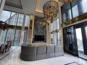 ♦ Luxury style ♦ 35+ Floor, 284 sq.m. | 3 Beds, Nice view | Condo near BTS Phetchaburi 1 min., Srinakharinwirot Univ. 3 mins., Central Rama 9 7 mins., Bangkok Hospital 9 mins.