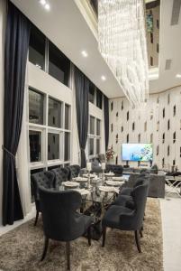 ❖ Penthouse ❖ ตึก B1 ชั้น 35+ 182.17 ตร.ม. | 2 ห้องนอน ตกแต่งครบ | คอนโด ใกล้ เซ็นทรัล พระราม 9 2 นาที, MRT พระราม 9 4 นาที