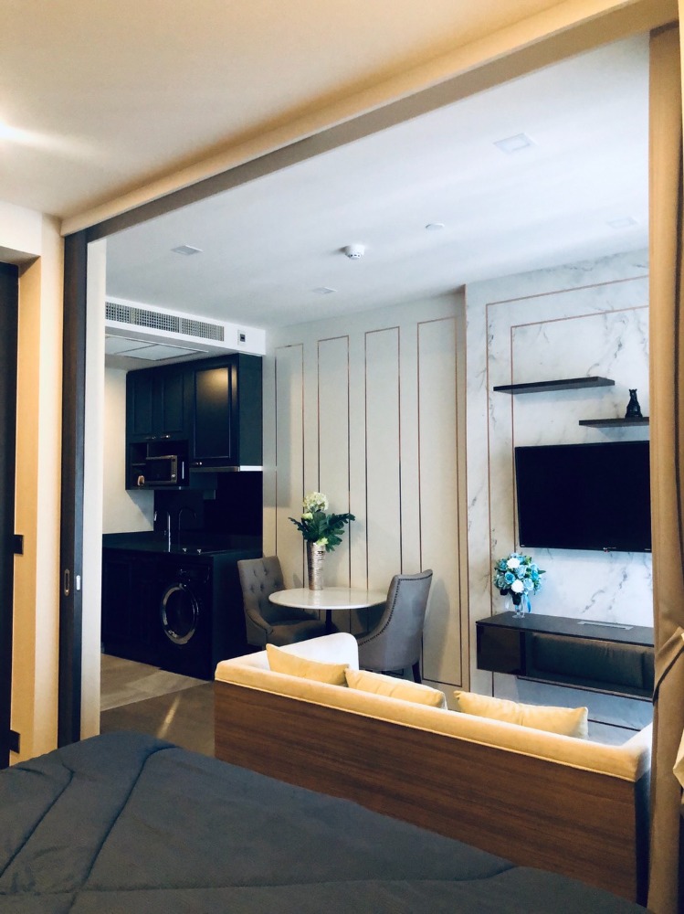 FOR RENT ** Ashton Asoke 1 bed @28,000/month call 096-2615656. High floor   Rental Price : 28,000 Baht/Month Near MRT : Sukhumvit Station Unit Size : 35 sq.m. 1 bedroom(s) / 1 bathroom(s) Decoration : Fully furnished   *