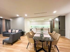 ● Nice Decoration ● ตึก B ชั้น 30+ 134.38 ตร.ม. | 3 ห้องนอน วิว Icon siam | คอนโดใกล้ ไอคอนสยาม 3นาที, BTS สะพานตากสิน 3 นาที