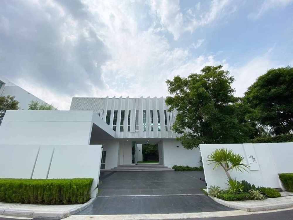 ● Special Price ● Single house 2 storey 4 beds | 120.00 sq.w. 354.00 sq.m. | near Central Westgate 8 mins, The Walk Ratchapruek 9 mins ● Special Price ● Single house 2 storey 4 beds | 120.00 sq.w. 354.00 sq.m. | near Central Westgate 8 mins, The Walk Ratchapruek 9 mins