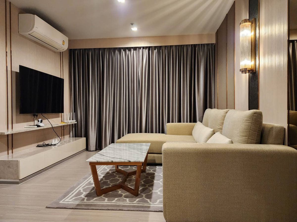 For rent Life Ladprao, beautifully decorated room, marble style, high floor, good view LH-RW190