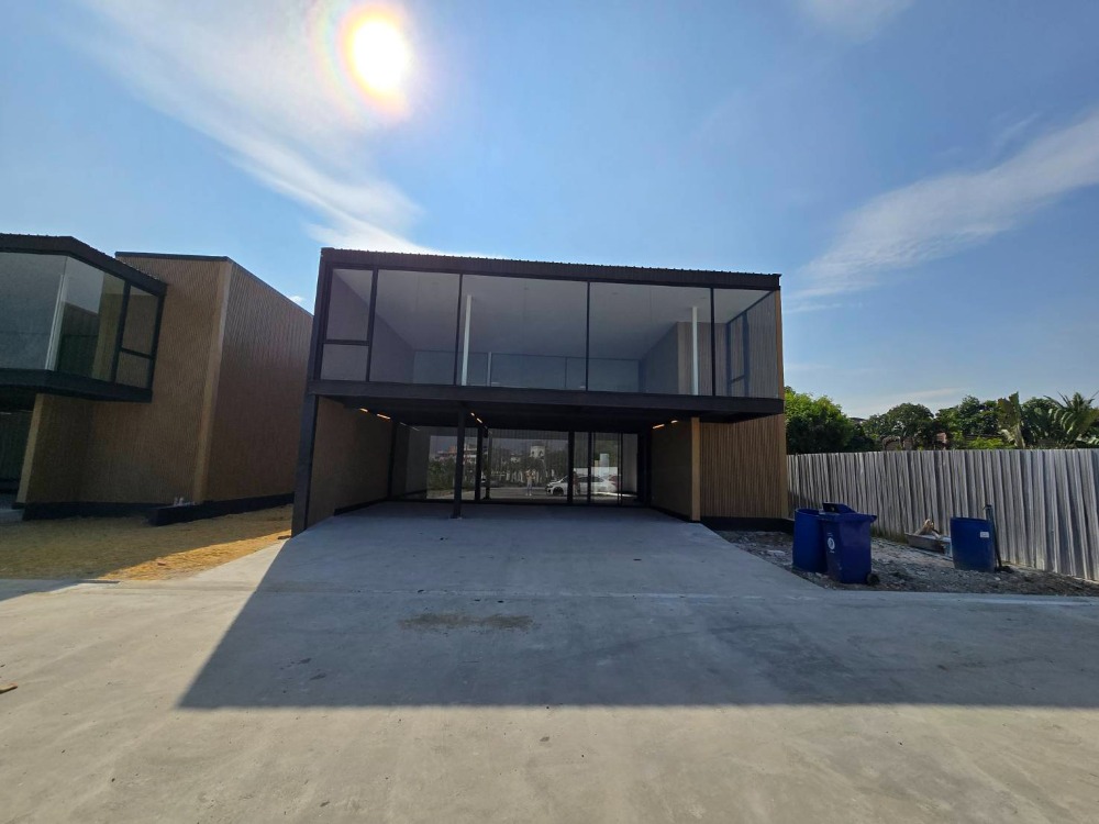 Unicorn Park Rama 2 office, new showroom for rent, next to Rama 2 Road, Soi 28, Wat Si Suk, near the expressway, in the heart of southern Bangkok.