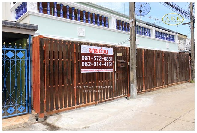 Very urgent sale, 3 beautiful townhouses, made through each other Sena Niwet Village, Project 2, Soi Prasert Manukit 27 4.75 million baht Very urgent sale, 3 beautiful townhouses, made through each other Sena Niwet Village, Project 2, Soi Prasert Manukit 27 4.75 million baht