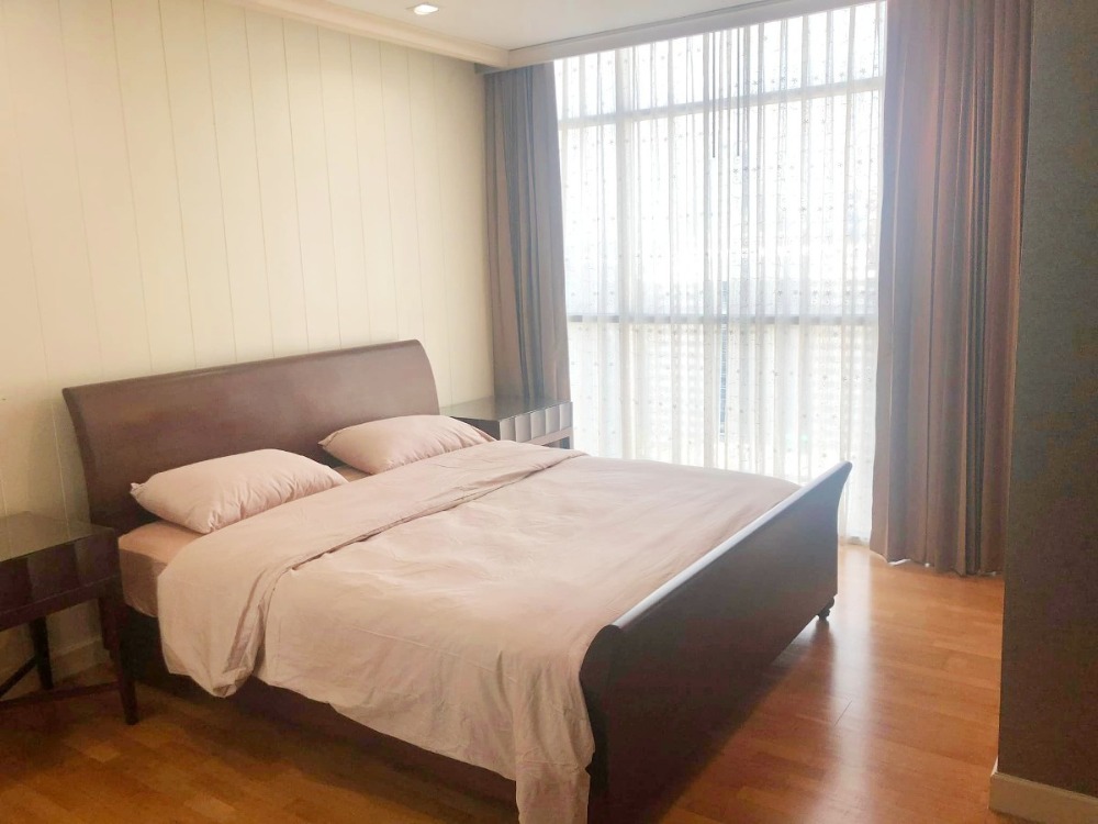ขาย URBANA SATHORN 1 ห้องนอน 65 ตรม. ชั้น 22 ห้องสวย ตกแต่งครบ พร้อมอยู่