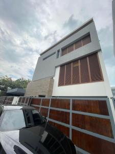 ◣ Type (B)◥ Single house 3 storey 4 beds 8 parking | 117.00 sq.w. 500.00 sq.m. | near Bilingual school 3 mins,  MRT Thailand Cultural Centre 8 mins, The Esplanade Ratchada 9 mins