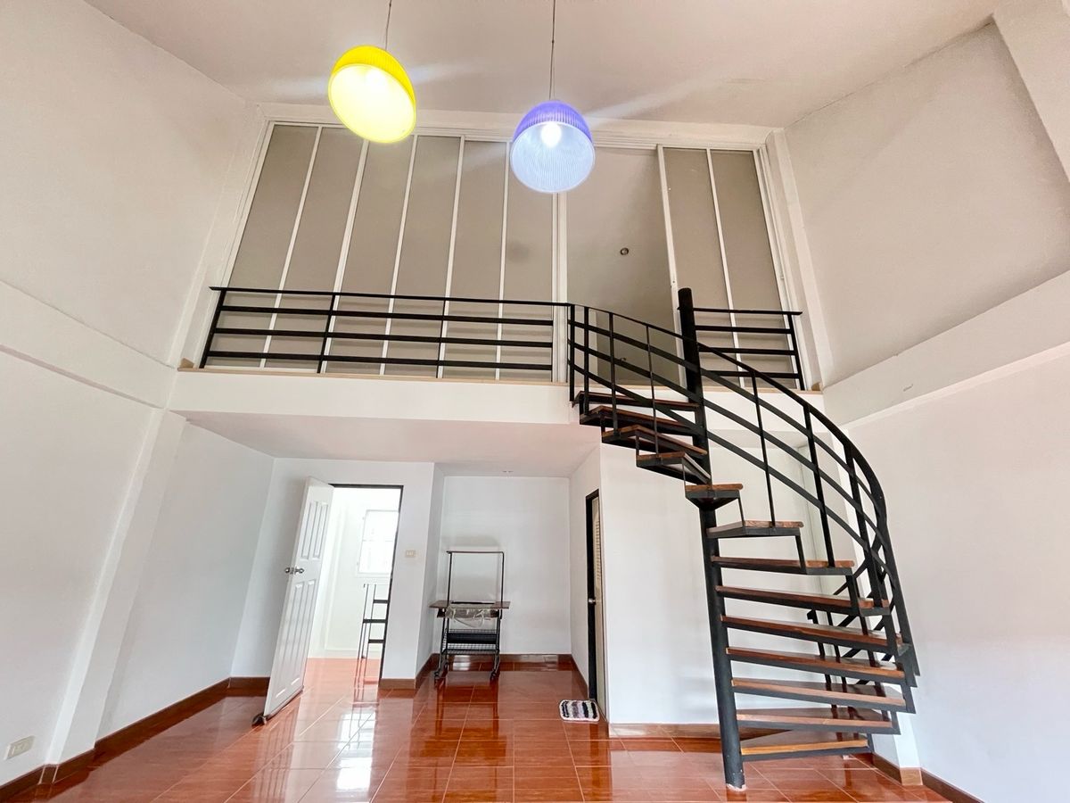 Ready for sale: Townhome The Roof Chaengwattana, corner unit. Ready for sale: Townhome The Roof Chaengwattana, corner unit.