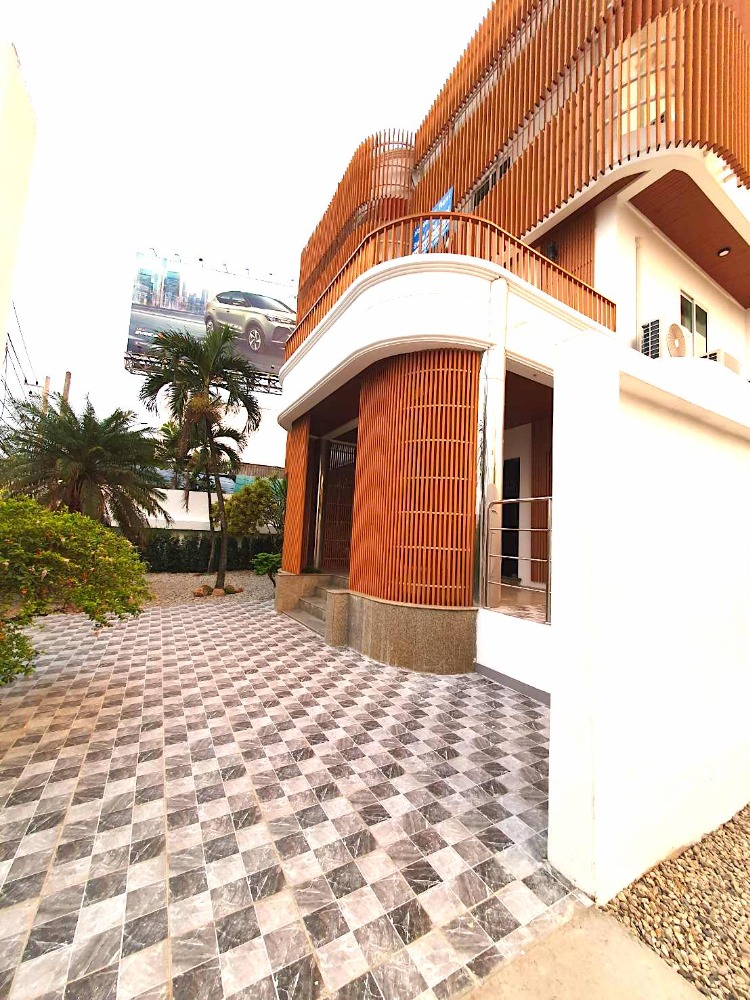 For rent, luxury pool villa, 5 bedrooms, next to Super Road. You can walk to shopping at Makro. – รูปที่ 3