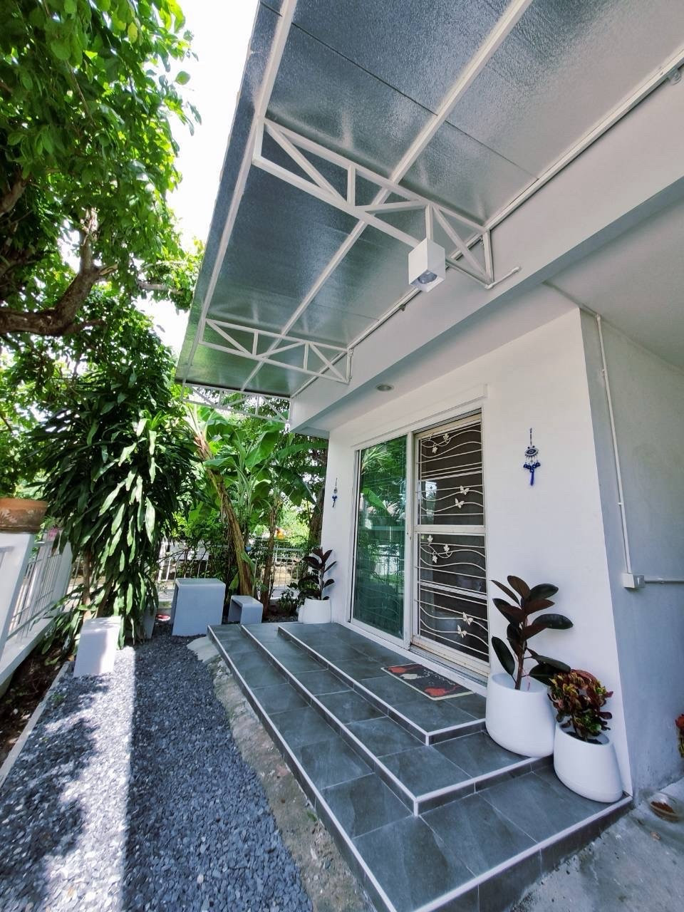 ขายบ้านเดี่ยว ลาดกระบัง ทำเลสวย ทำเลดี บ้านแลนซีโอ คริป Lanceo Crib อ่อนนุช-สุวรรณภูมิ บ้านพร้อมอยู่ พื้นที่ใช้สอย 126 ตรม. 4 ห้องนอน ทำเลดี เดินทางสะดวก ลาดกระบัง, สนามบินสุวรรณภูมิ, สนใจต่อลองได้ 081-2069708