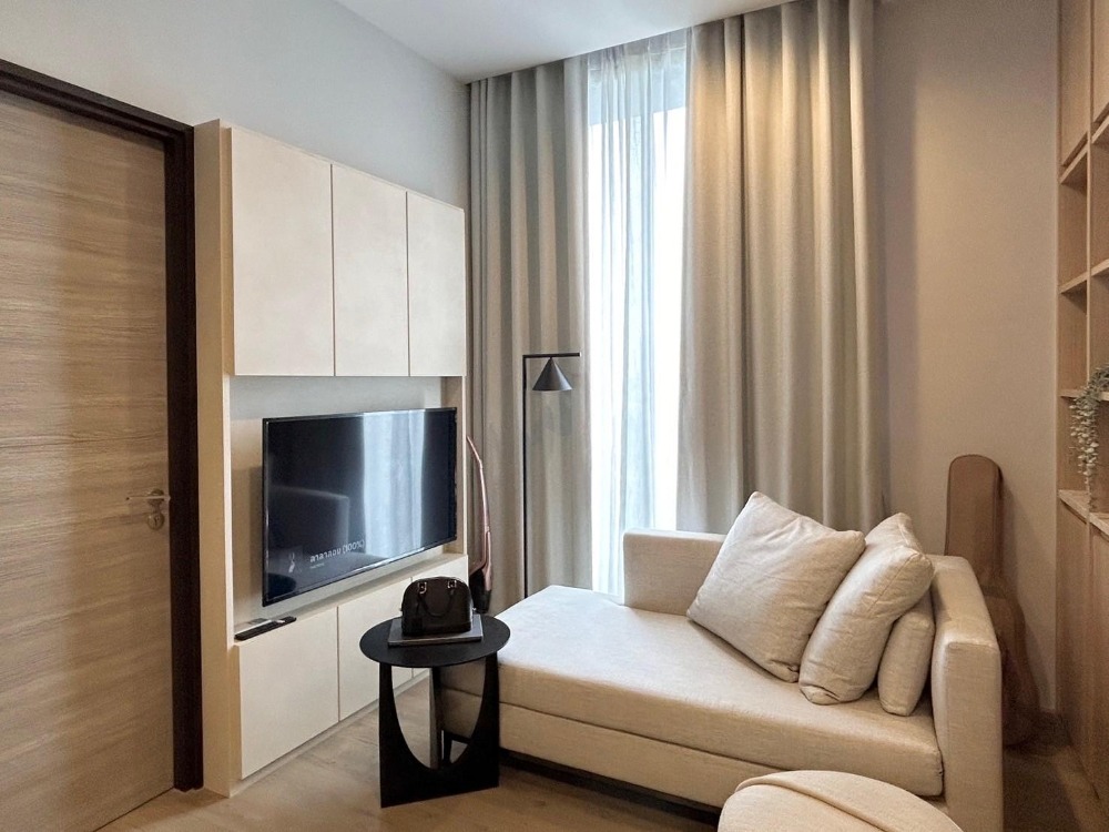 For rent, 1 bedroom, newly decorated garden view, The Crest Park Residences project.