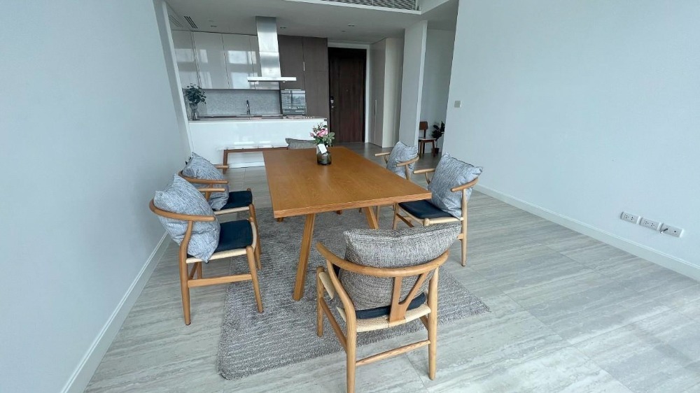 ❖ Cozy Decoration ❖ 15+ floor, Racecourse view | 2 beds 154.00 sq.m. | near Lumphini Park 1 mins, Velaa Sindhorn Village 3 mins, MRT Si Lom station 3 mins