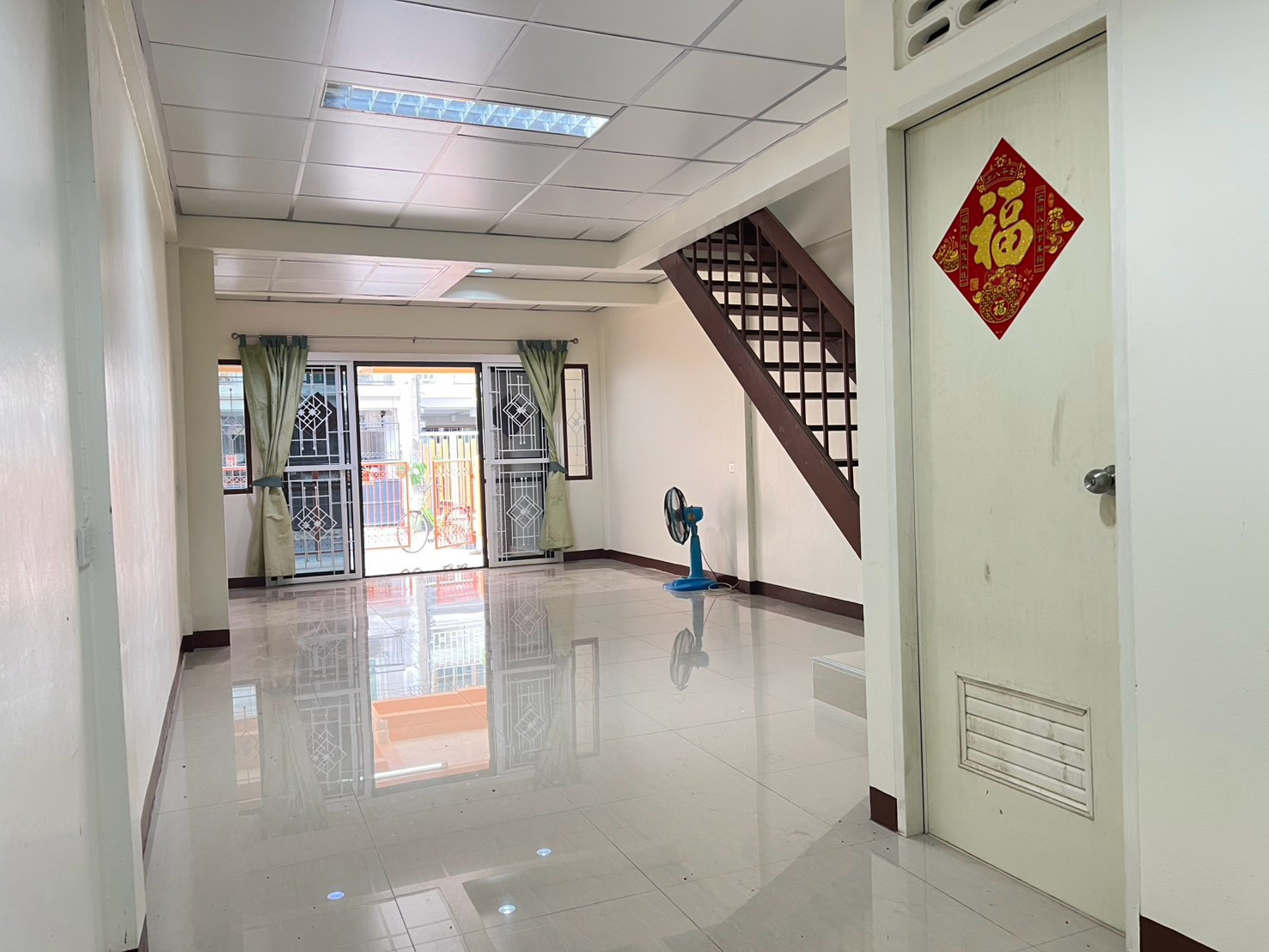 2-story townhouse for sale, Soi Ramintra 67, Intersection 1, Watcharaphon, BTS Ramintra Km. 6. – รูปที่ 4