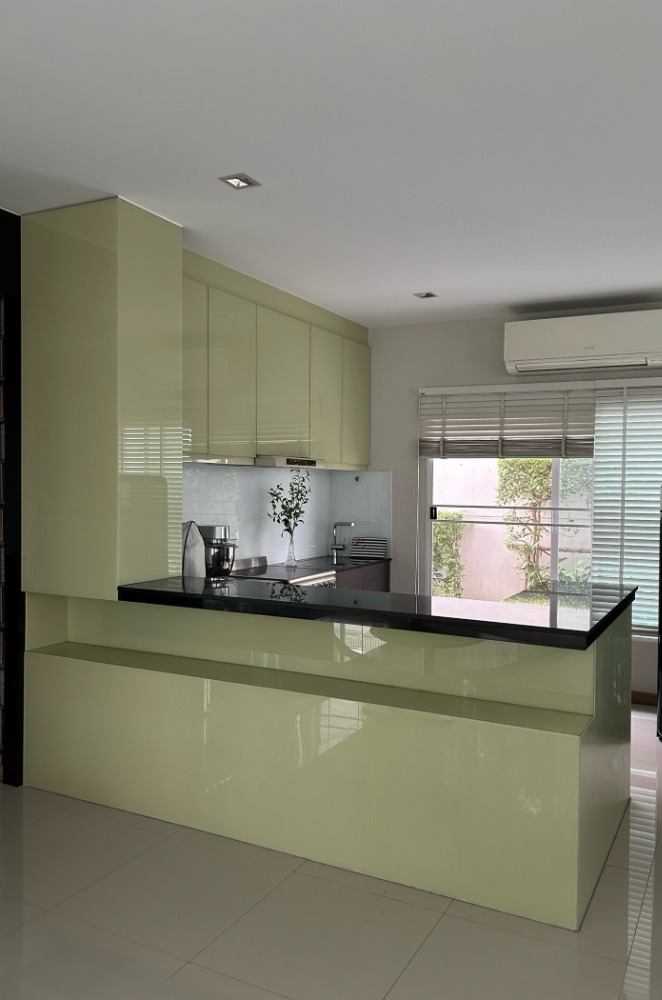 Best Deal! Sell 2-storey house near Mega Bangna, Suvarnabhumi Airport, Build-in, located on Main Road, QH Project