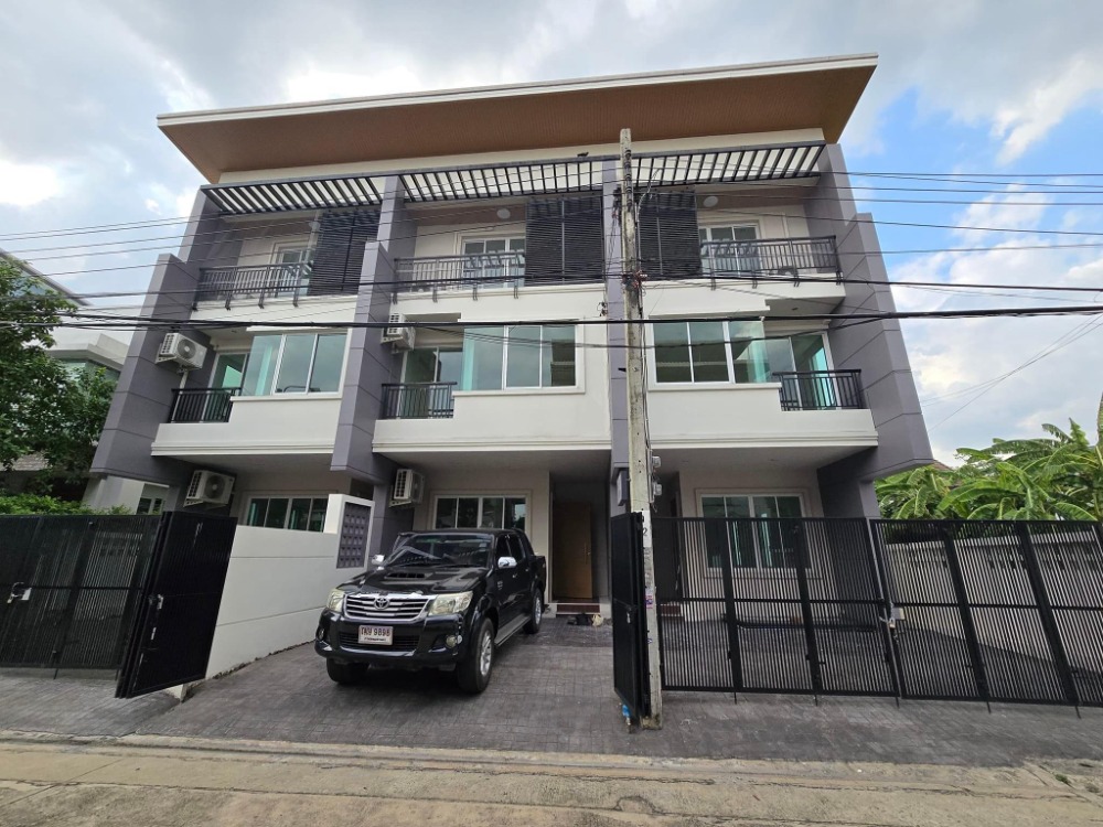 ♦ Home office ♦ 3 Storey, 3 booths | Chokchai 4 Soi 81 | 84.00 sq.w., 800.00 sq.m. | Near The Jas Wang Hin 3 mins., Lotus Wang Hin 4 mins., Town square Wang Hin 5 mins., Central Ladprao 13 mins.