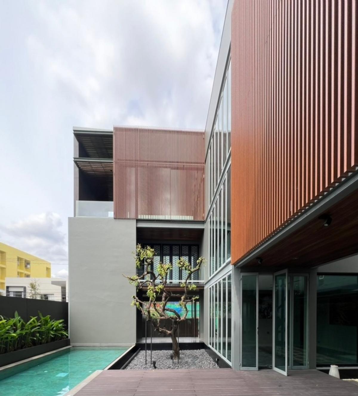 House for sale, Ekkamai -Ram Inthra swimming pool (Lat Phrao 71 Soi Society Songkhro) House for sale, Ekkamai -Ram Inthra swimming pool (Lat Phrao 71 Soi Society Songkhro)