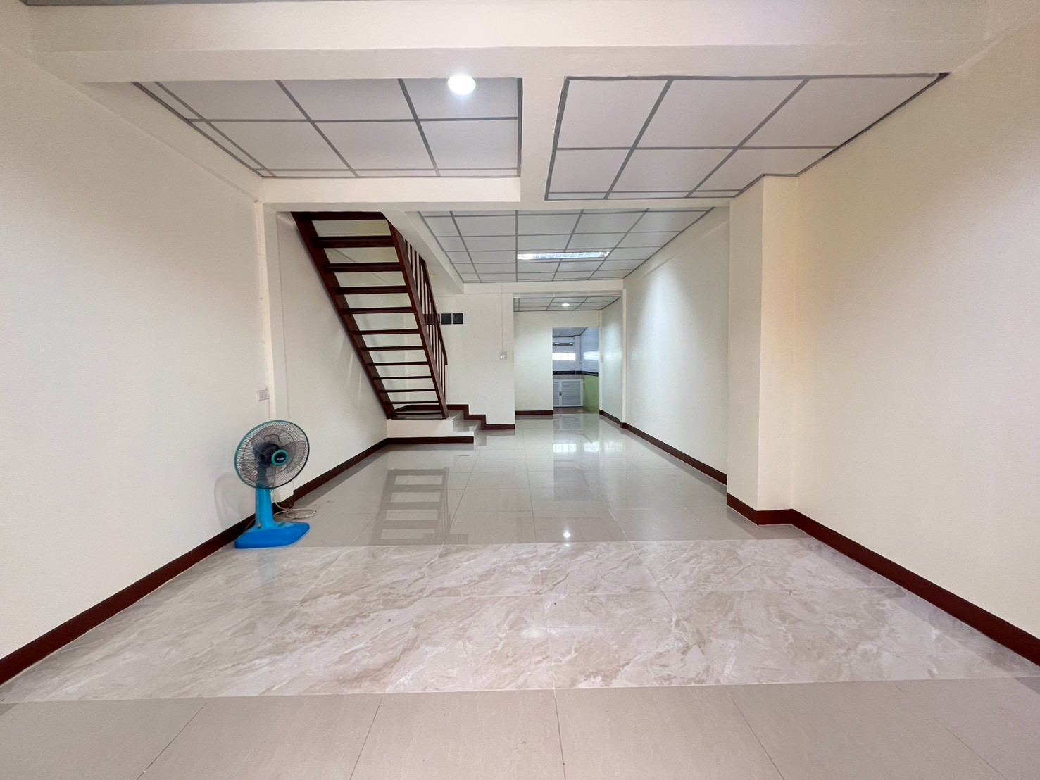 2-story townhouse for sale, Soi Ramintra 67, Intersection 1, Watcharaphon, BTS Ramintra Km. 6. – รูปที่ 3