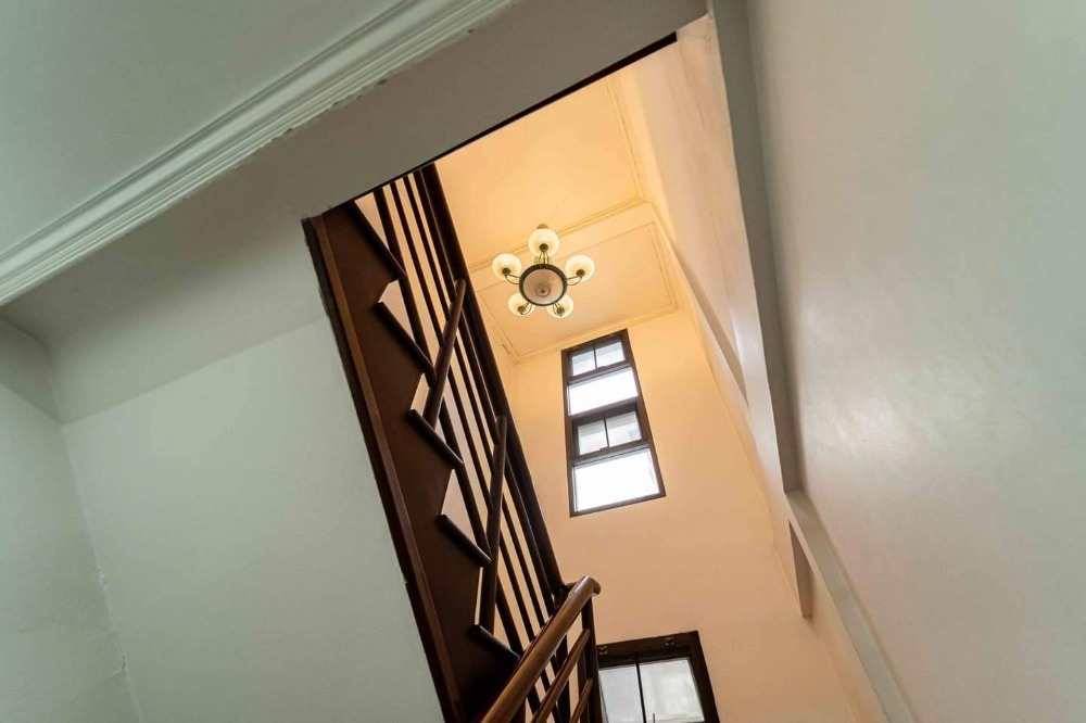 ♦ Prime Location ♦ Townhouse 5 storey 5 beds | 20.00 sq.w. 350.00 sq.m. | near Silom Complex 1 mins, BNH hospital 3 mins, MRT Silom 5 mins – รูปที่ 3