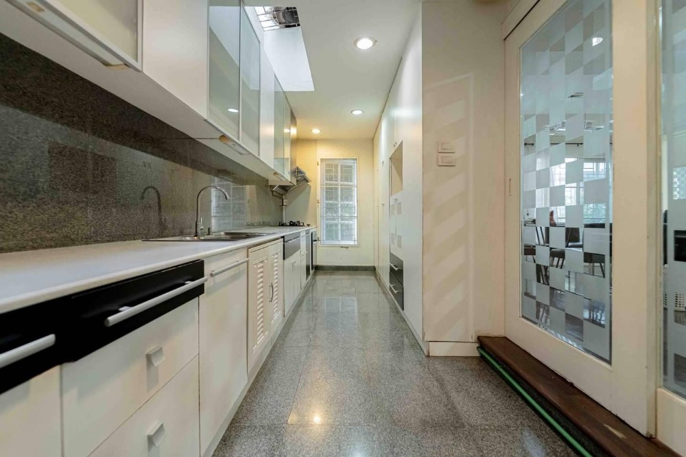 ♦ Prime Location ♦ Townhouse 5 storey 5 beds | 20.00 sq.w. 350.00 sq.m. | near Silom Complex 1 mins, BNH hospital 3 mins, MRT Silom 5 mins – รูปที่ 4