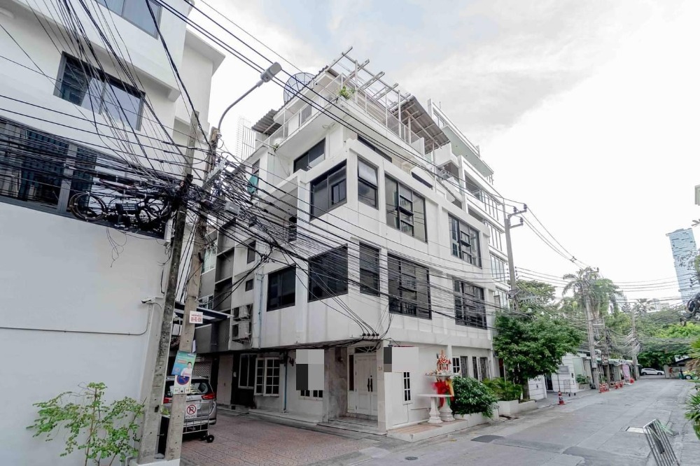 ♦ Prime Location ♦ Townhouse 5 storey 5 beds | 20.00 sq.w. 350.00 sq.m. | near Silom Complex 1 mins, BNH hospital 3 mins, MRT Silom 5 mins ♦ Prime Location ♦ Townhouse 5 storey 5 beds | 20.00 sq.w. 350.00 sq.m. | near Silom Complex 1 mins, BNH hospital 3 mins, MRT Silom 5 mins