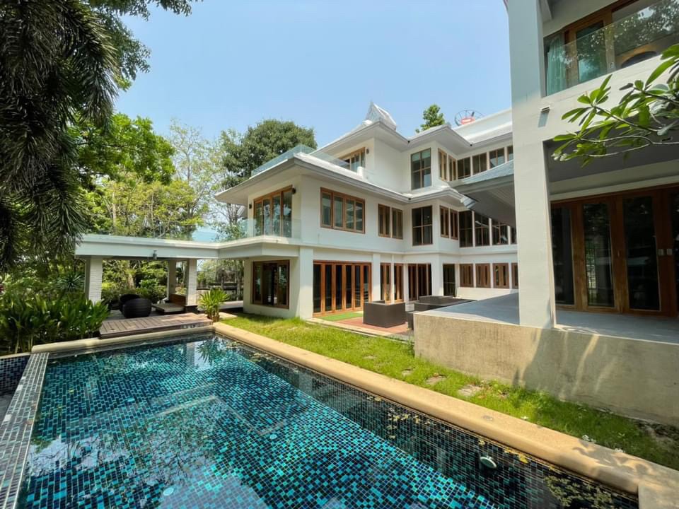 ● Sea View ● House with land 3 storey | 364.00 sq.w. 426.00 sq.m. | 5 beds 7 baths | Beachfront garden and private beach ● Sea View ● House with land 3 storey | 364.00 sq.w. 426.00 sq.m. | 5 beds 7 baths | Beachfront garden and private beach