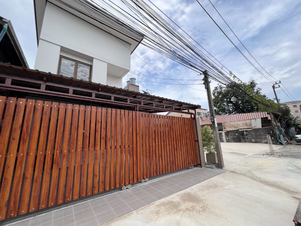 For sale/rent 2-storey detached house For sale/rent 2-storey detached house