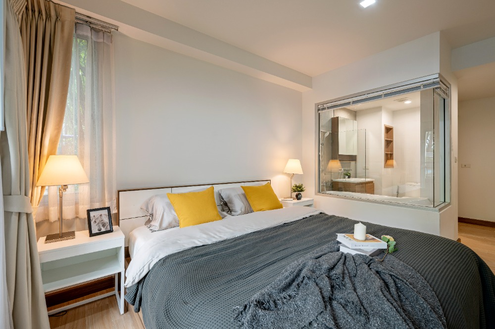 🚪 sells himself, welcomes agents: Newly renovated condo, 2 bedrooms, 2 bathrooms, special room connected to the communal swimming pool.