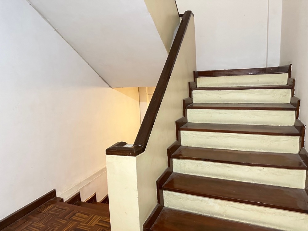 Selling very cheaply, 3-story townhouse, size 30 sq m, Soi Mahajakkraphat 9/4, in the heart of Chachoengsao. Chachoengsao Province – รูปที่ 3