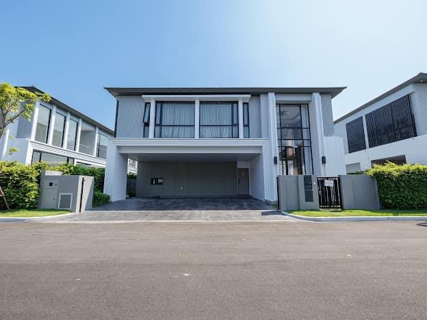 ● Modern British ● Single house 2 storey 4 beds | 91.00 sq.w. 400.00 sq.m. | near Green in the City 3 mins, Sirinthorn Hospital 3 mins, The Paseo 10 mins ● Modern British ● Single house 2 storey 4 beds | 91.00 sq.w. 400.00 sq.m. | near Green in the City 3 mins, Sirinthorn Hospital 3 mins, The Paseo 10 mins