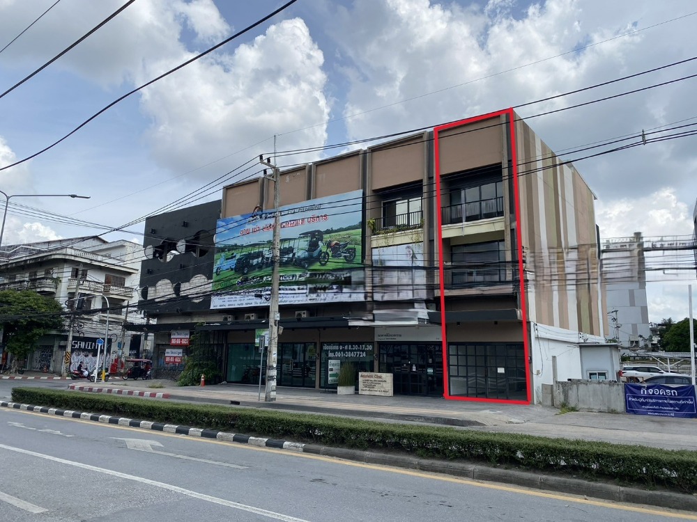 Commercial building, corner room Next to Huai Kaew Road, Chiang Mai