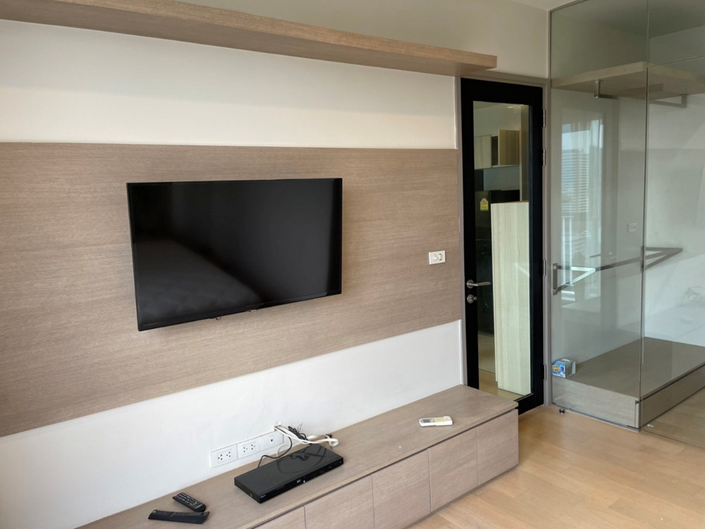 สอบถามโทร : 064-992-8997  Condo HQ Thonglor ใกล้รถไฟฟ้า BTS ทองหล่อ ขนาด 50 ตารางเมตร 1 ห้องนอน ชั้น22 วิวเมือง ห้องสวย ตกแต่งครบ – รูปที่ 2