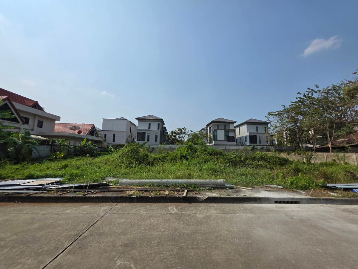 Land for sale in Panya Village Pattanakarn 30: 297sqwah 53,500,000 Am: 0656199198
