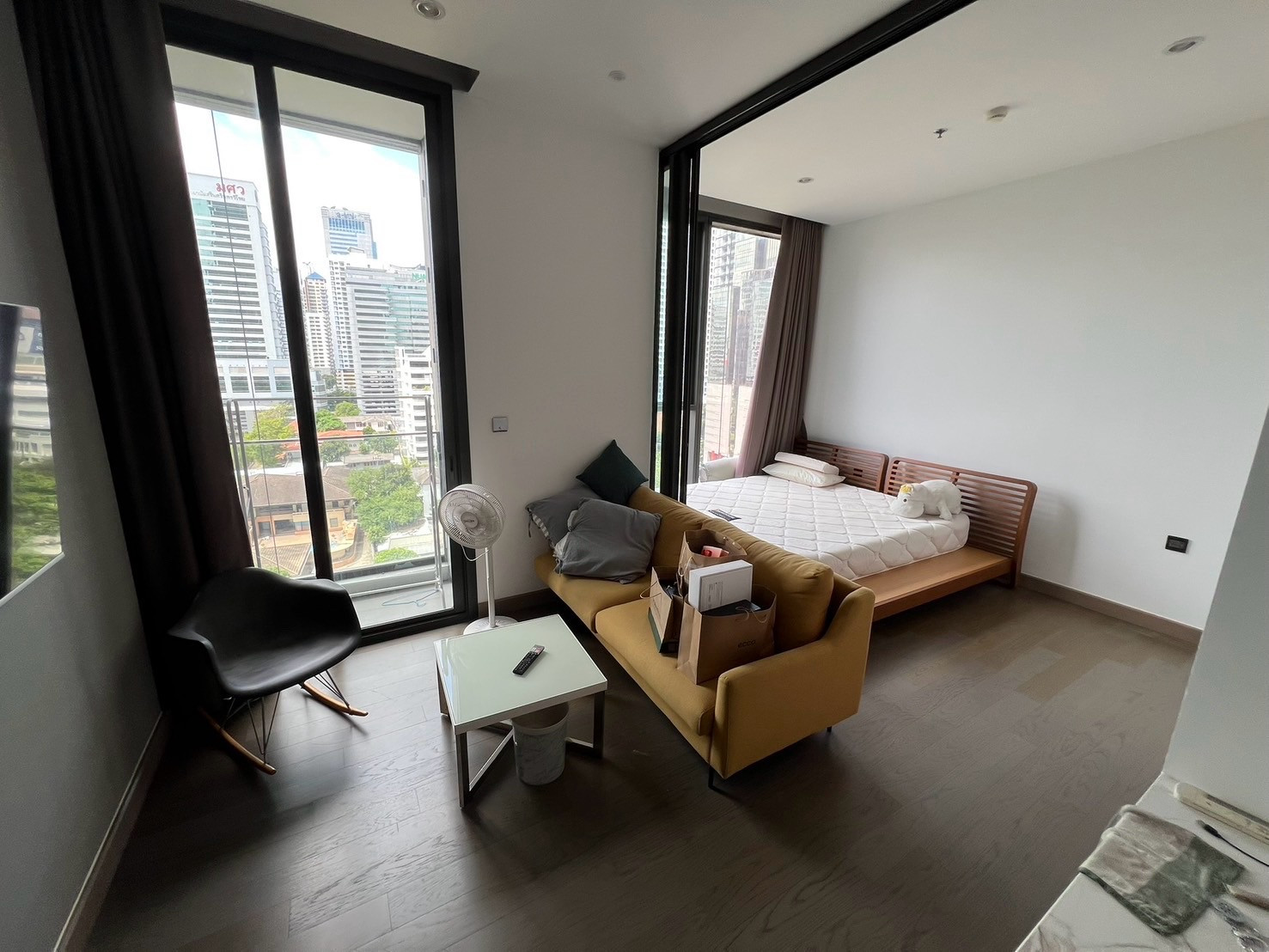 The Esse Singha 1 bed 45sqm for rent only 45,000 please contact 0816878954 The Esse Singha 1 bed 45sqm for rent only 45,000 please contact 0816878954