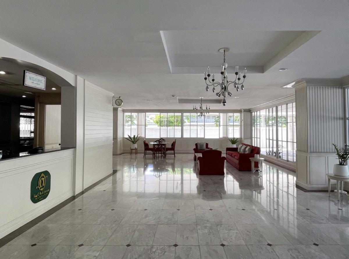 [Agent Post] Le Chateau Mansion Soi Ekkamai 12 (Pridi Banomyong 31), next to Ekkamai International School, For Rent! Penthouse, 5 bedrooms, 5 bathrooms, 1 maid's room, 1 storage room, with private garden, area 560 SqM., Fully furnished